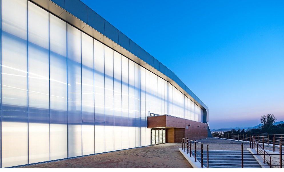 Curtain Wall Systems: Weather Protection for all Seasons